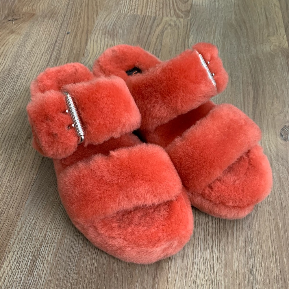 ✨SOLD✨ NWOT Ugg Peach Fuzz Yeah Slides